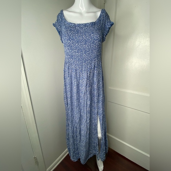 Blue and White Floral %100 Rayon Maxi Dress. - Picture 1 of 8